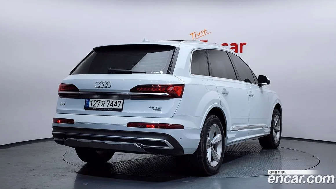 Audi Q7 2021 из KR, фото 2