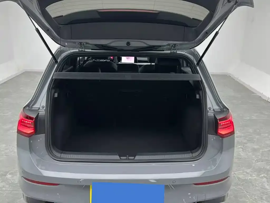 Volkswagen Golf 2023 из CN, фото 10