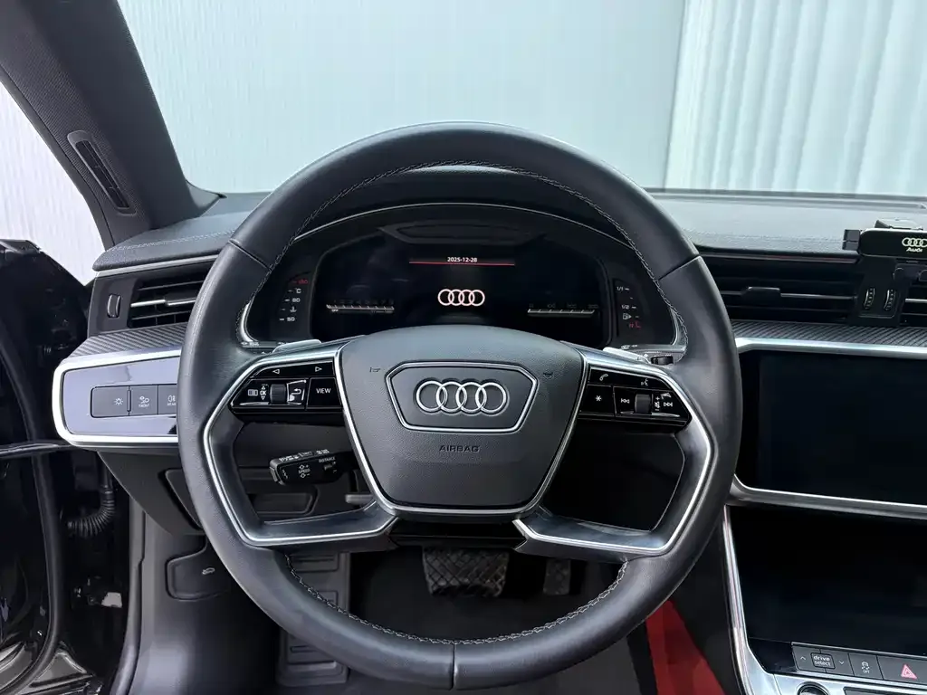 Audi A7L 2024 из CN, фото 9