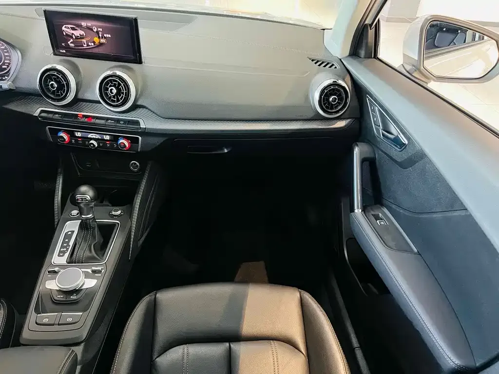 Audi Q2L 2023 из CN, фото 9