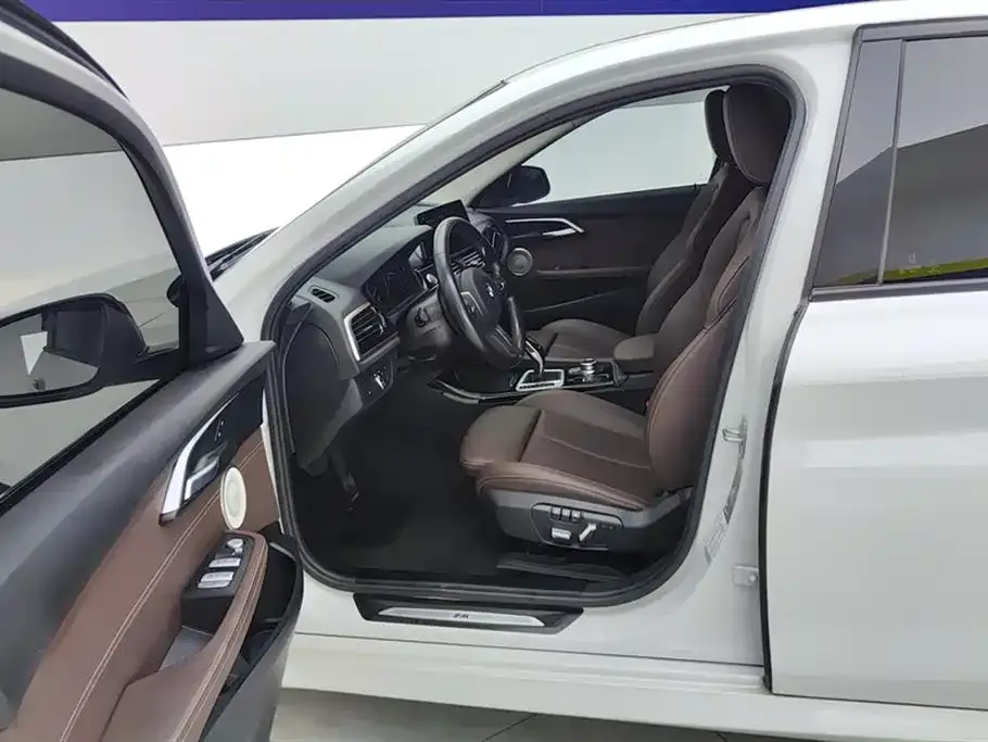 BMW 1 Series 2023 из CN, фото 9