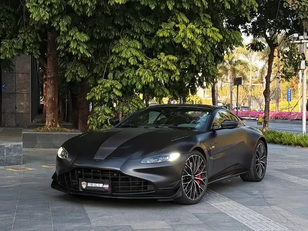Aston Martin V8 Vantage 2025 из CN, фото 1