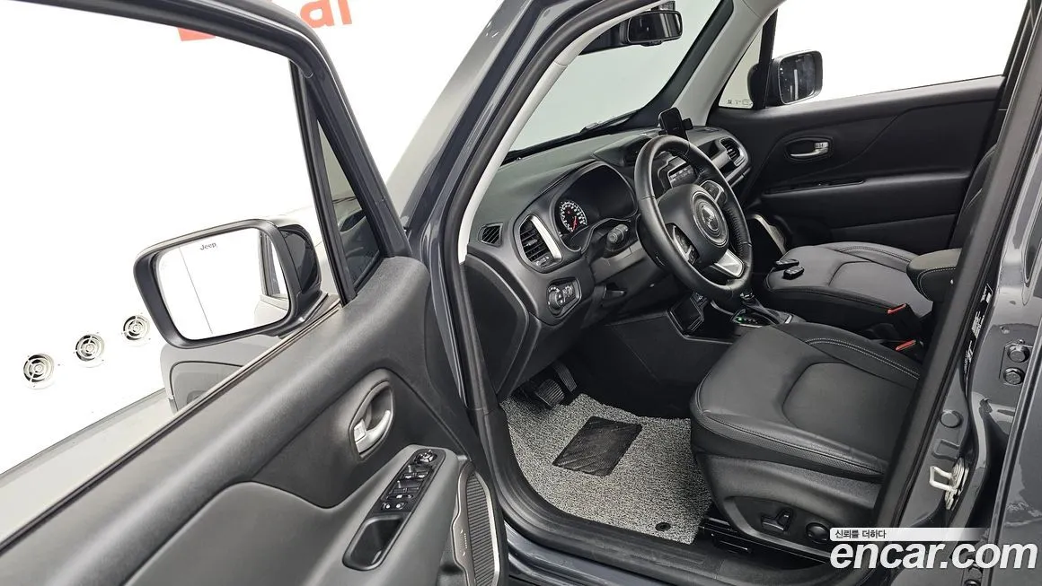 Jeep Renegade — фото 10