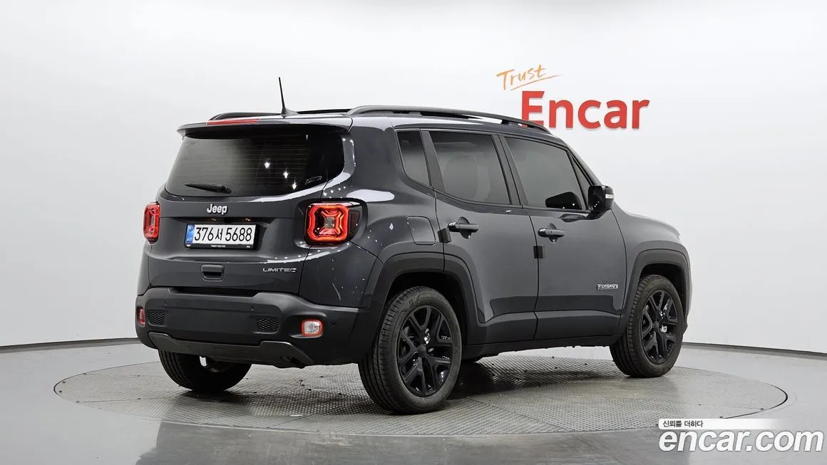 Jeep Renegade — фото 2