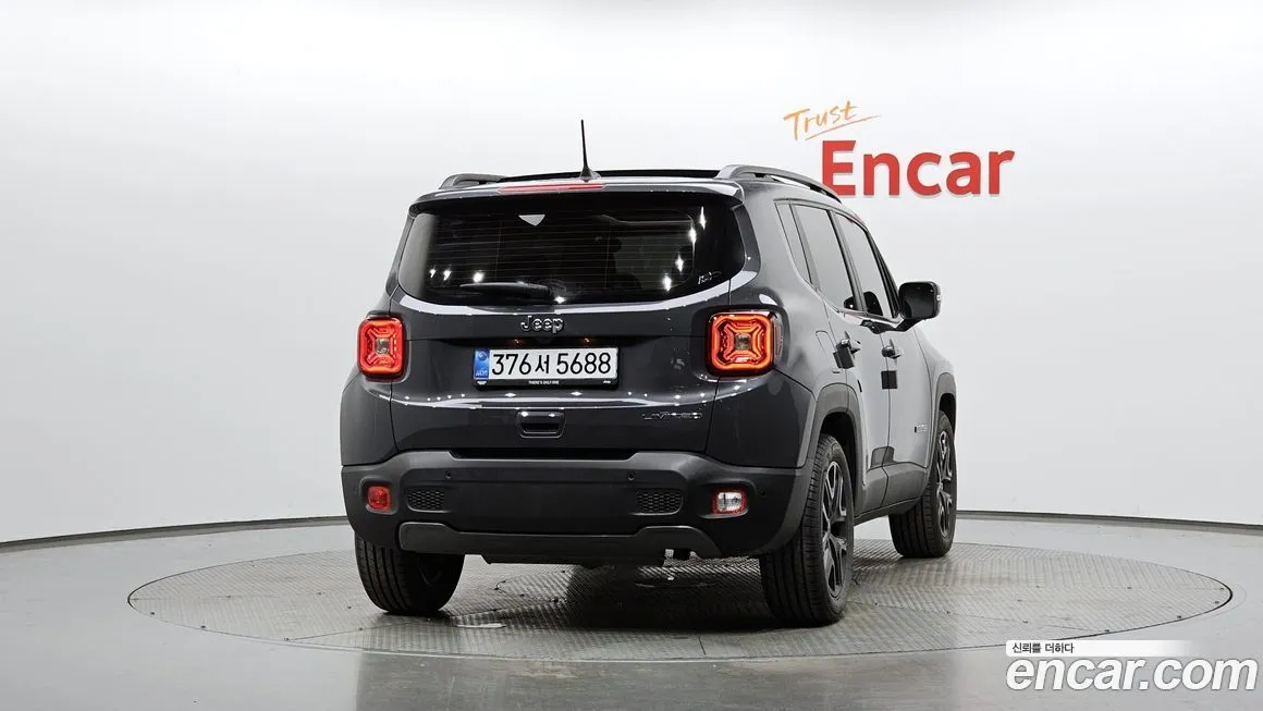 Jeep Renegade — фото 4