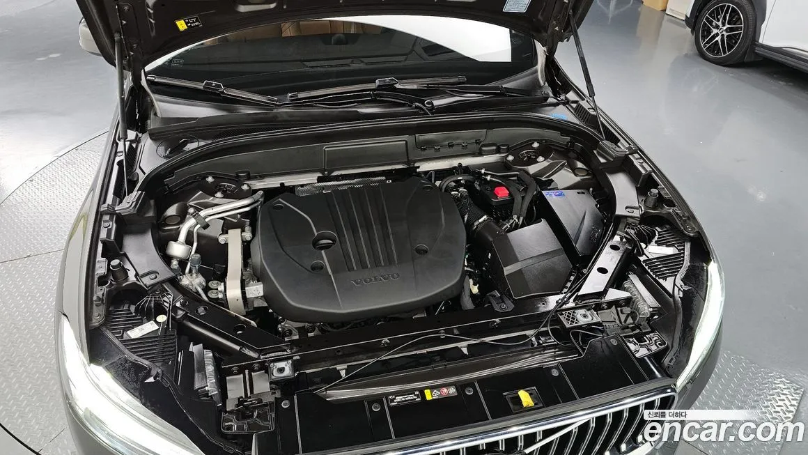 Volvo XC60 — фото 10