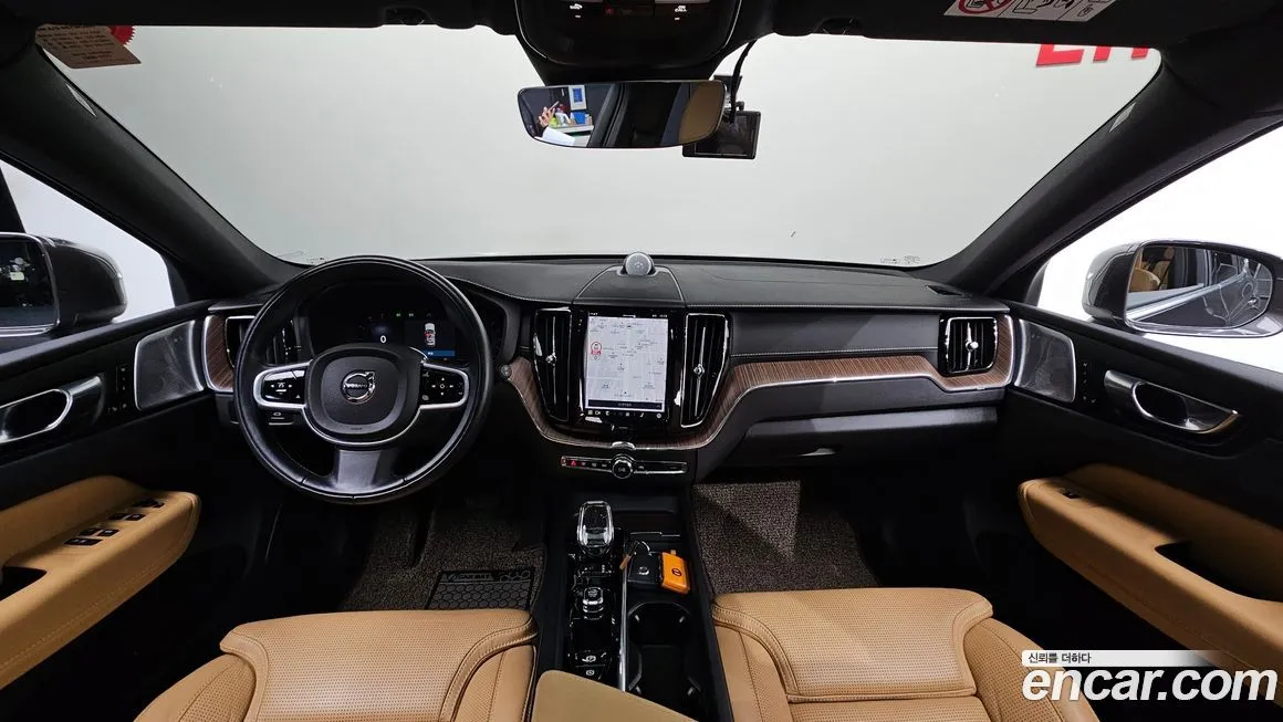 Volvo XC60 — фото 9