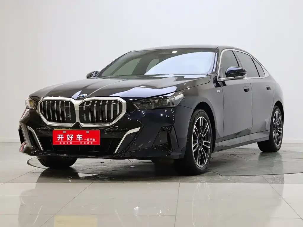 BMW 5 Series 2025 из CN, фото 1
