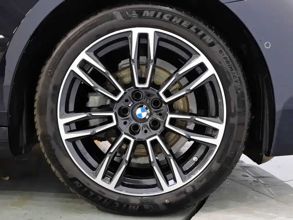 BMW 5 Series 2025 из CN, фото 10