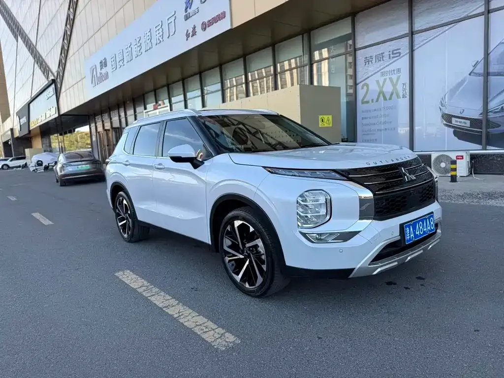 Mitsubishi Outlander 2023 из CN, фото 5