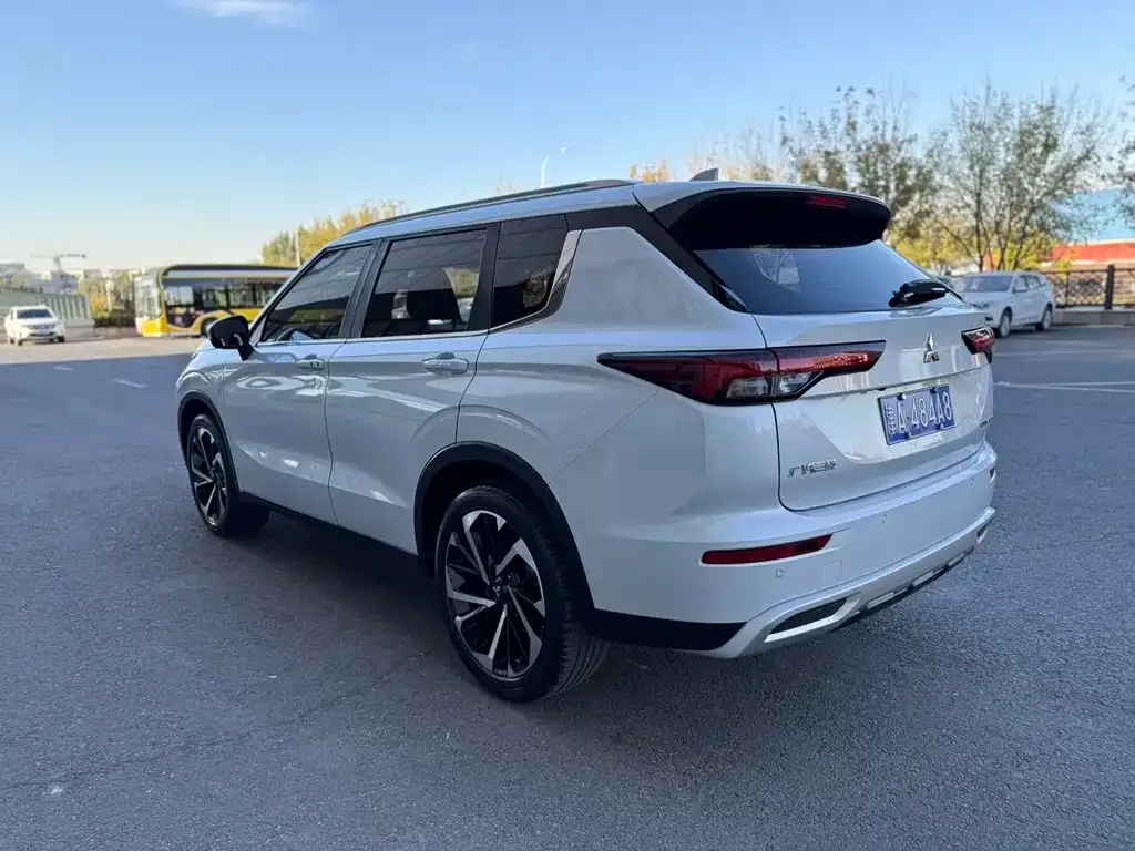 Mitsubishi Outlander 2023 из CN, фото 8