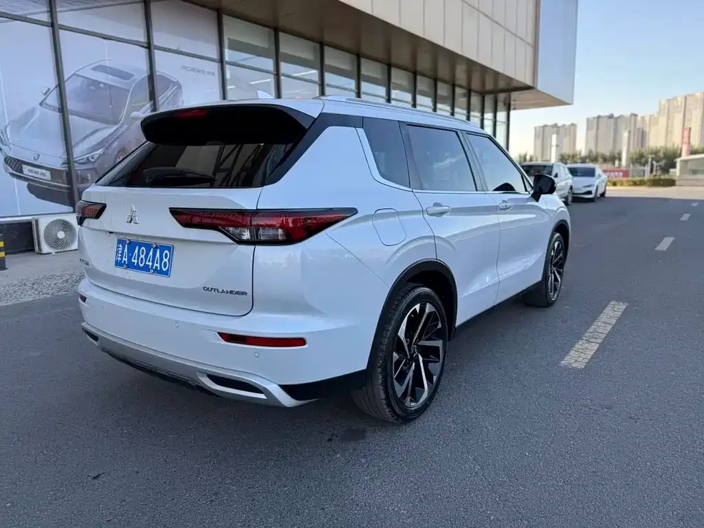 Mitsubishi Outlander 2023 из CN, фото 3