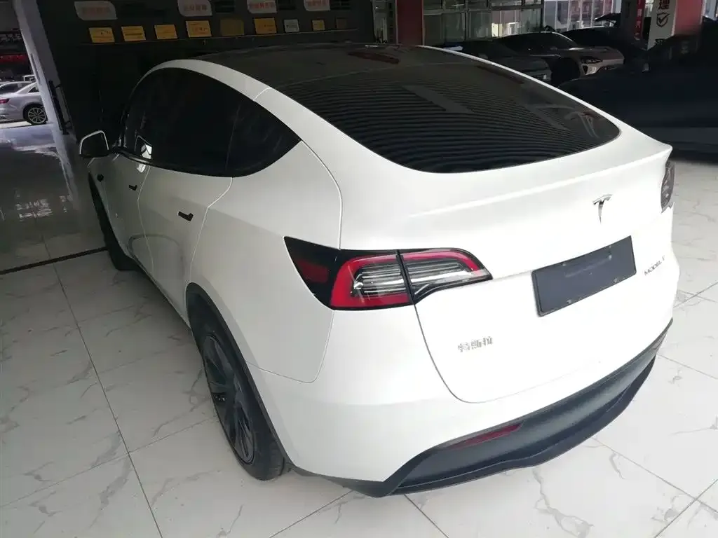Tesla Model Y — фото 5