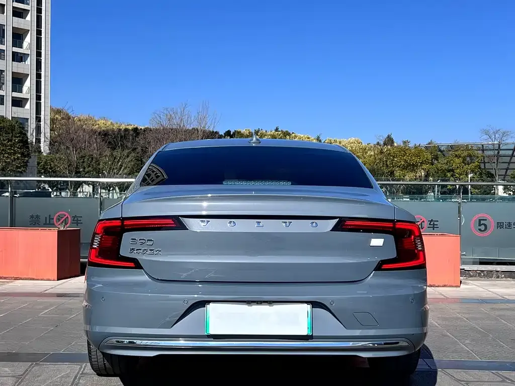 Volvo S90 PHEV 2022 из CN, фото 2