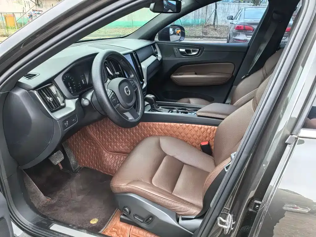 Volvo XC60 2021 из CN, фото 8
