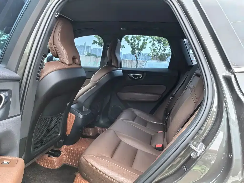 Volvo XC60 2021 из CN, фото 5
