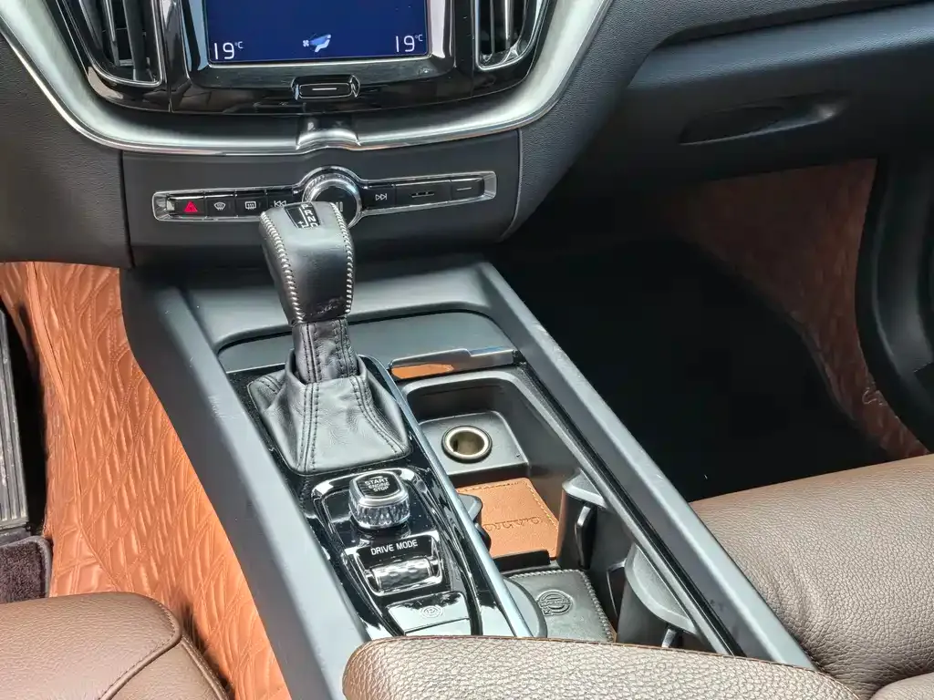 Volvo XC60 2021 из CN, фото 9