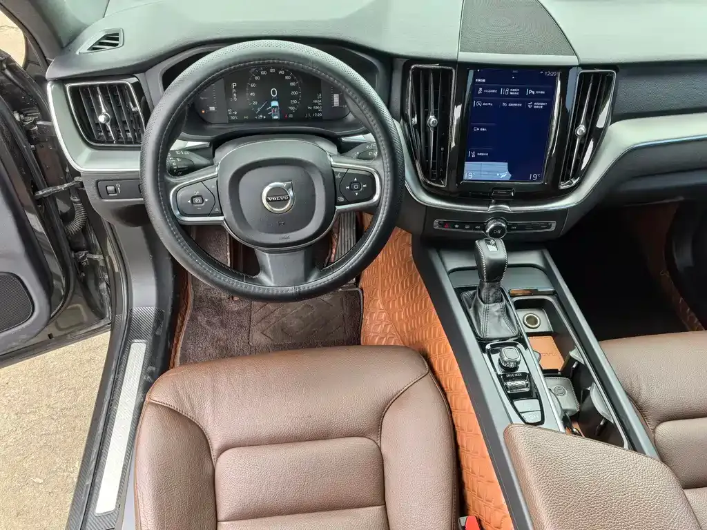 Volvo XC60 2021 из CN, фото 4