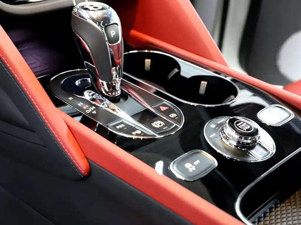 Bentley Bentayga 2023 из CN, фото 8
