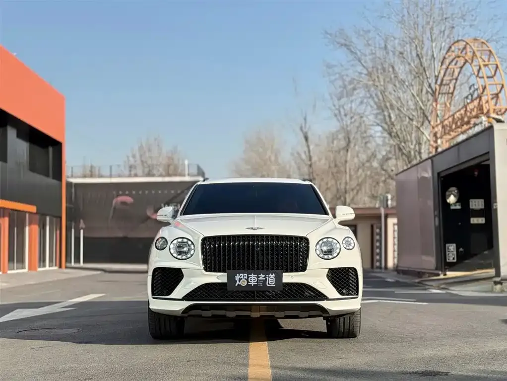 Bentley Bentayga 2023 из CN, фото 4