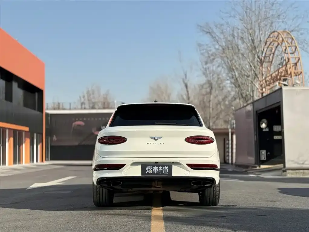 Bentley Bentayga 2023 из CN, фото 5
