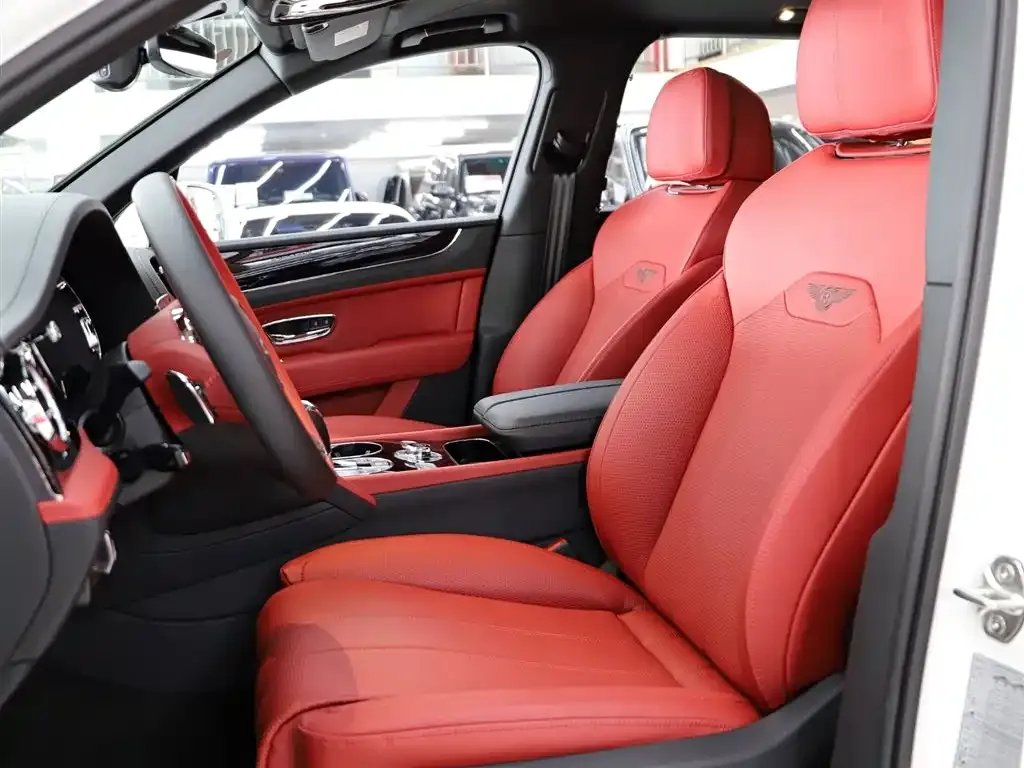 Bentley Bentayga 2023 из CN, фото 9