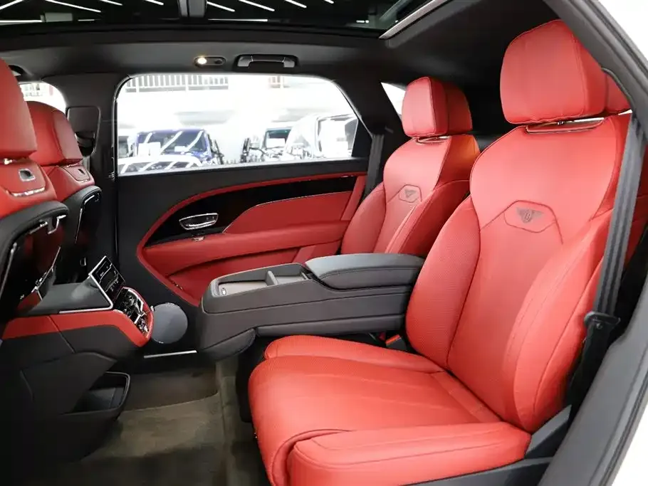 Bentley Bentayga 2023 из CN, фото 3