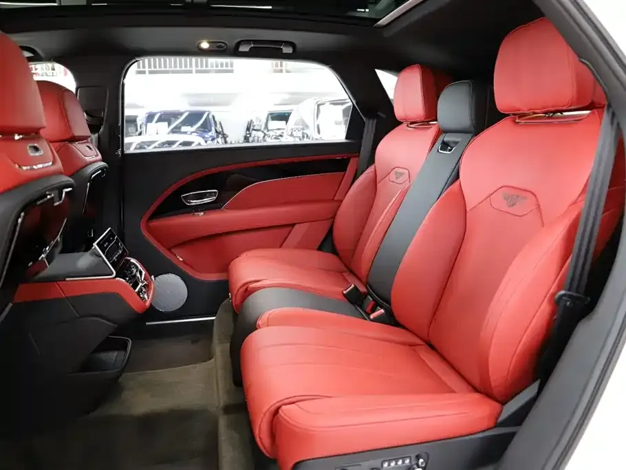 Bentley Bentayga 2023 из CN, фото 6