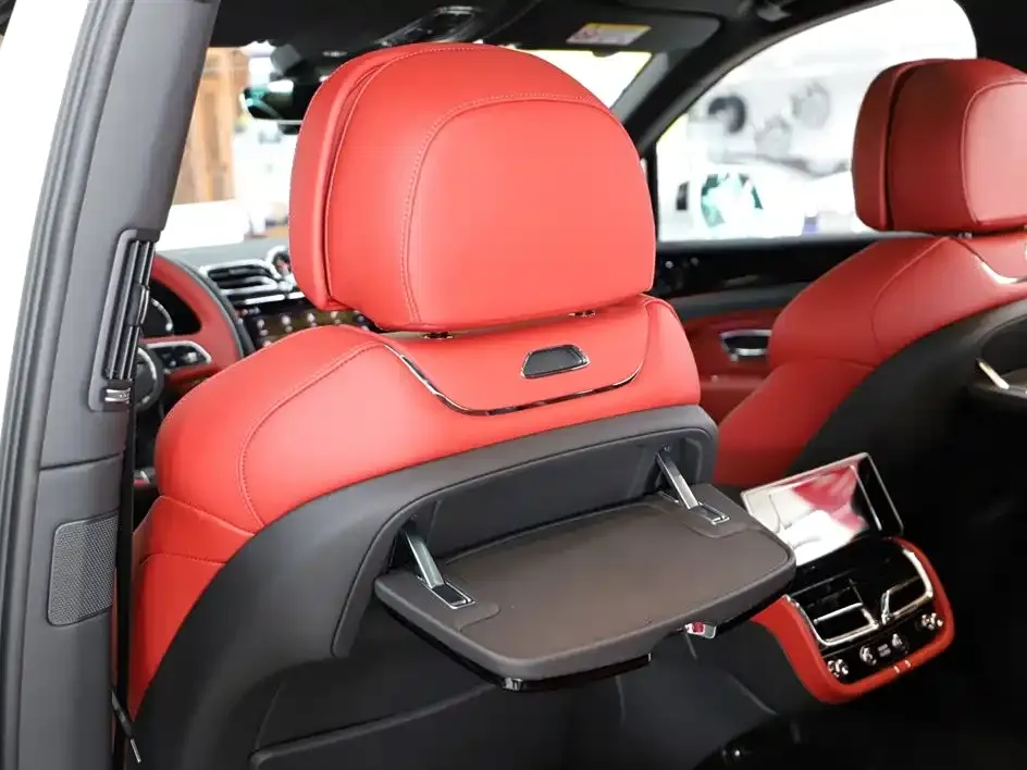 Bentley Bentayga 2023 из CN, фото 7