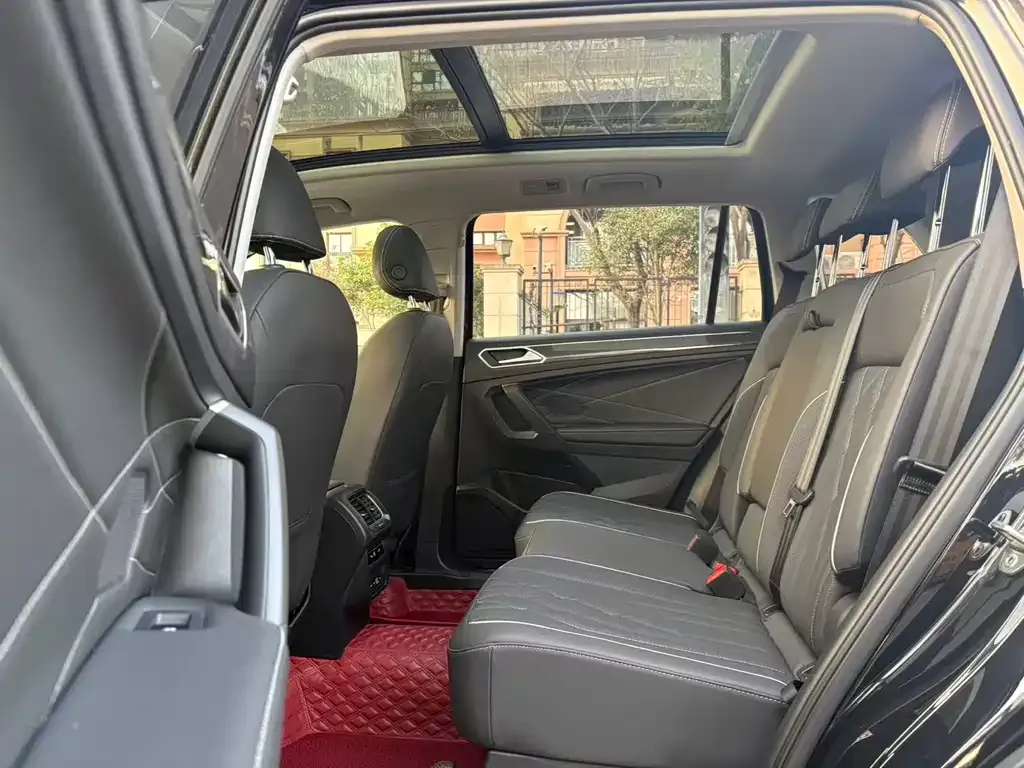 Volkswagen Tiguan L 2022 из CN, фото 2