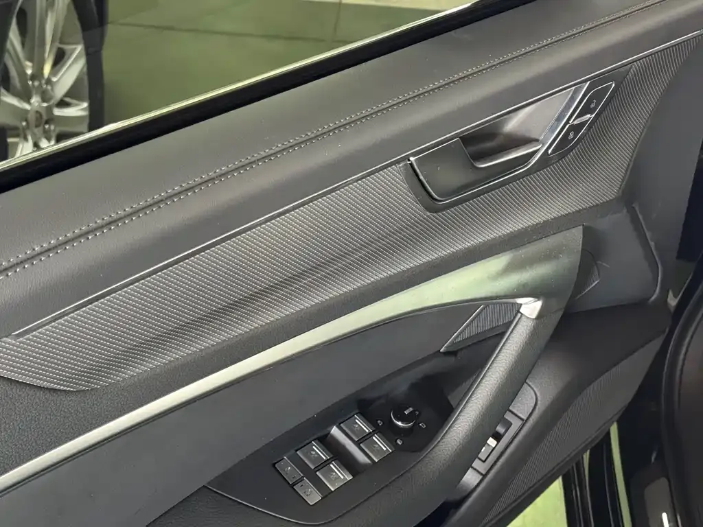 Audi A6L 2024 из CN, фото 6