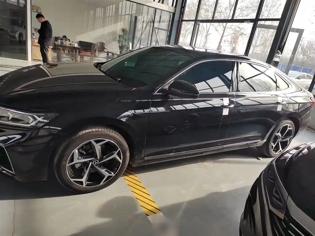 Volkswagen Passat 2023 из CN, фото 5