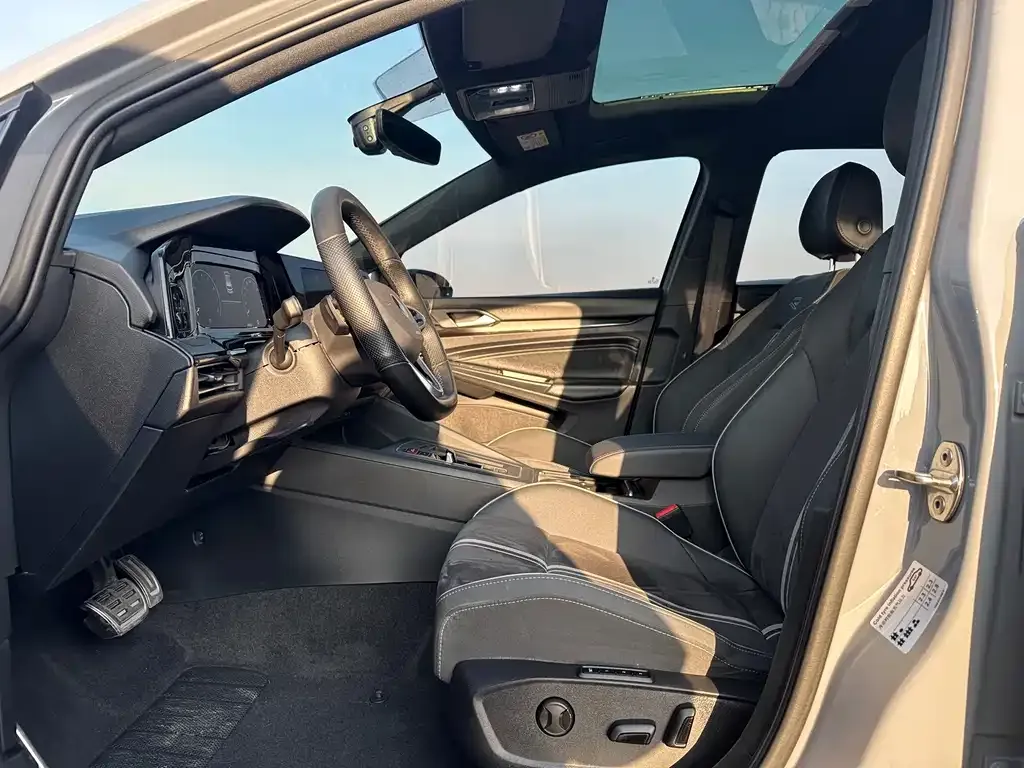 Volkswagen Golf 2022 из CN, фото 4