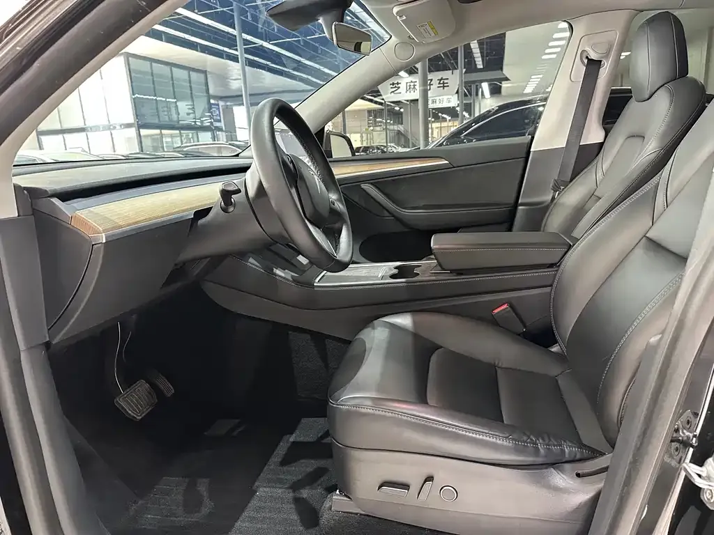 Tesla Model Y — фото 2