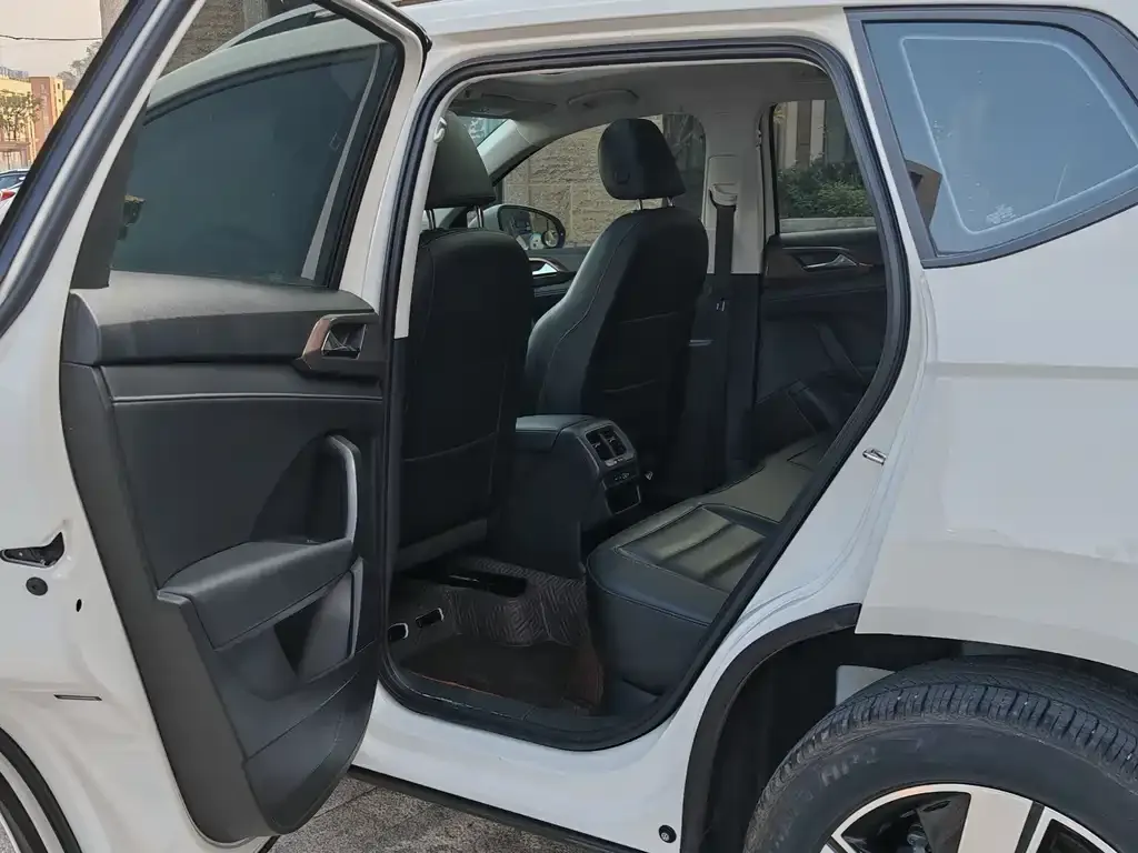 Volkswagen Tharu 2022 из CN, фото 10