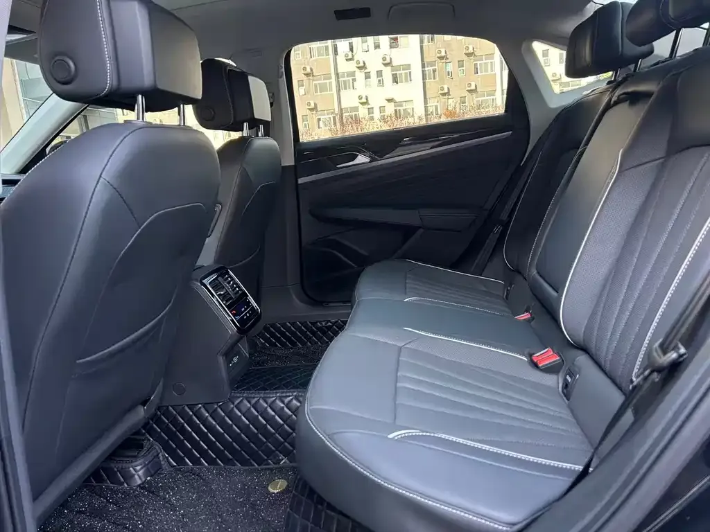 Volkswagen Passat 2024 из CN, фото 5