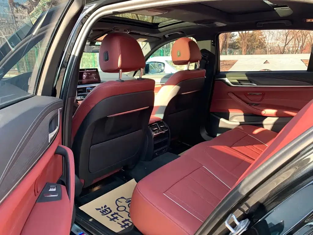 BMW 5 Series 2023 из CN, фото 4