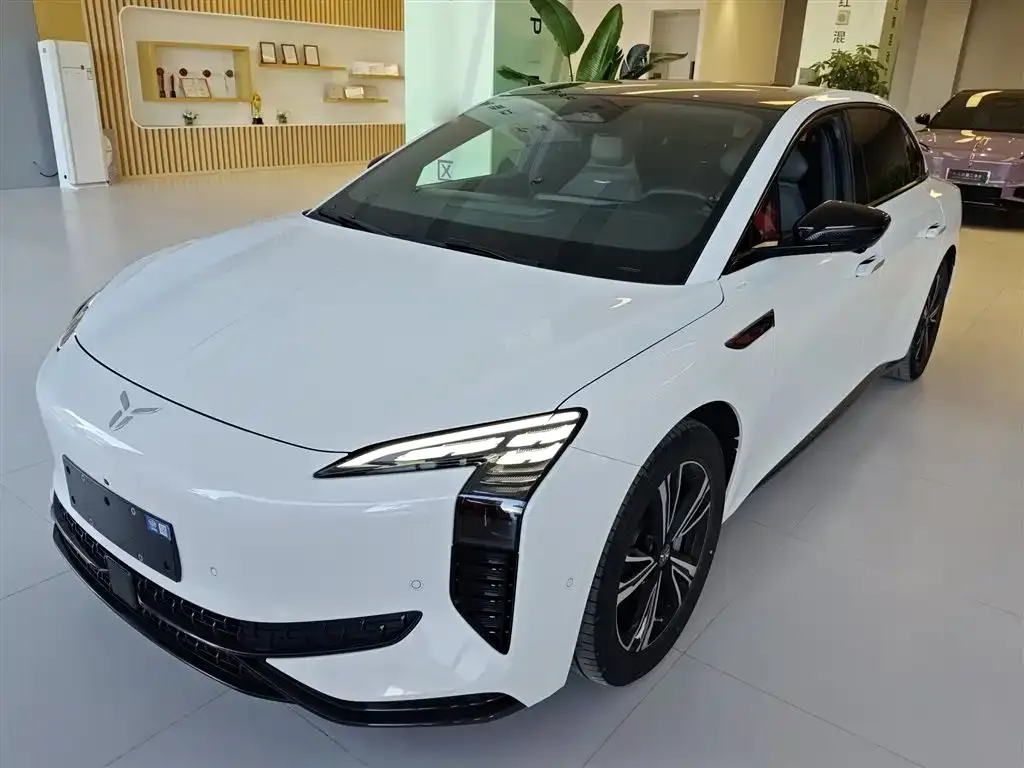 Hongqi EH7 — фото 1