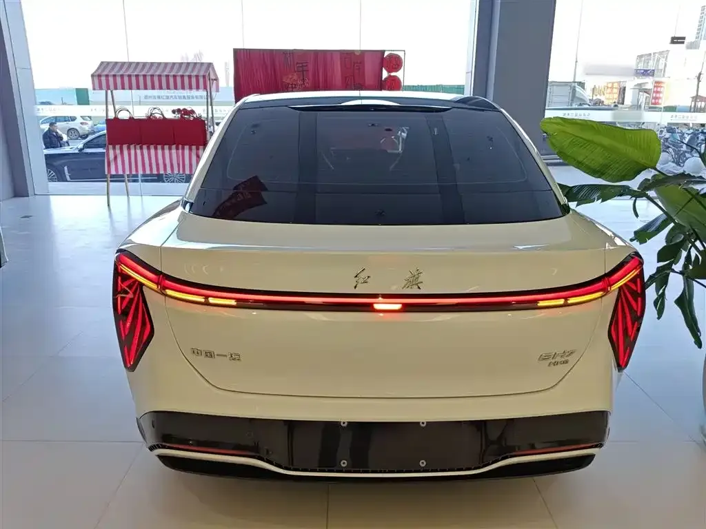 Hongqi EH7 — фото 9