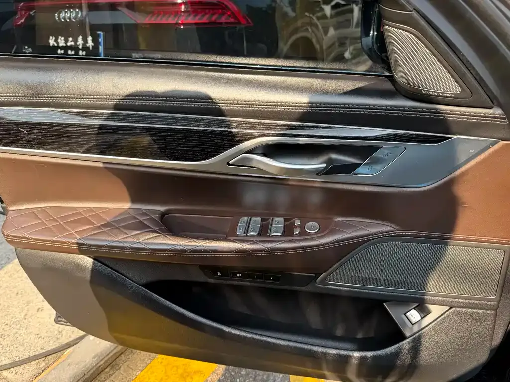 BMW 7 Series 2021 из CN, фото 5