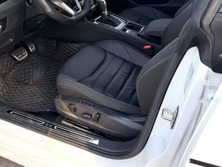 Volkswagen CC 2024 из CN, фото 2