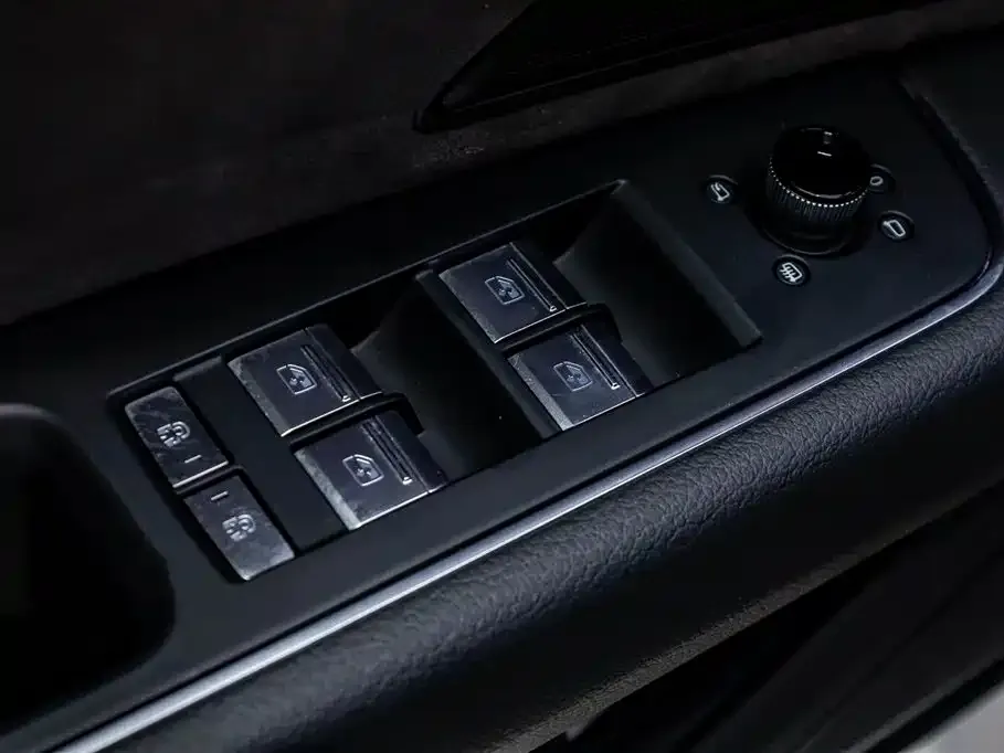 Audi A8 2022 из CN, фото 3