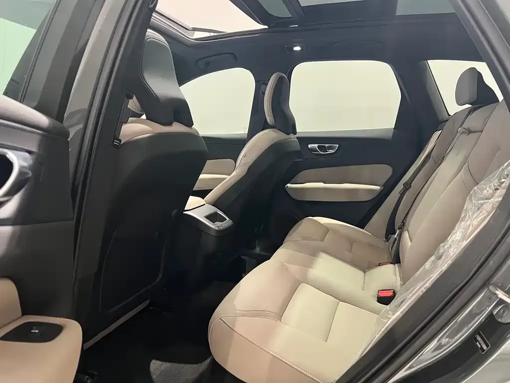 Volvo XC60 2025 из CN, фото 3