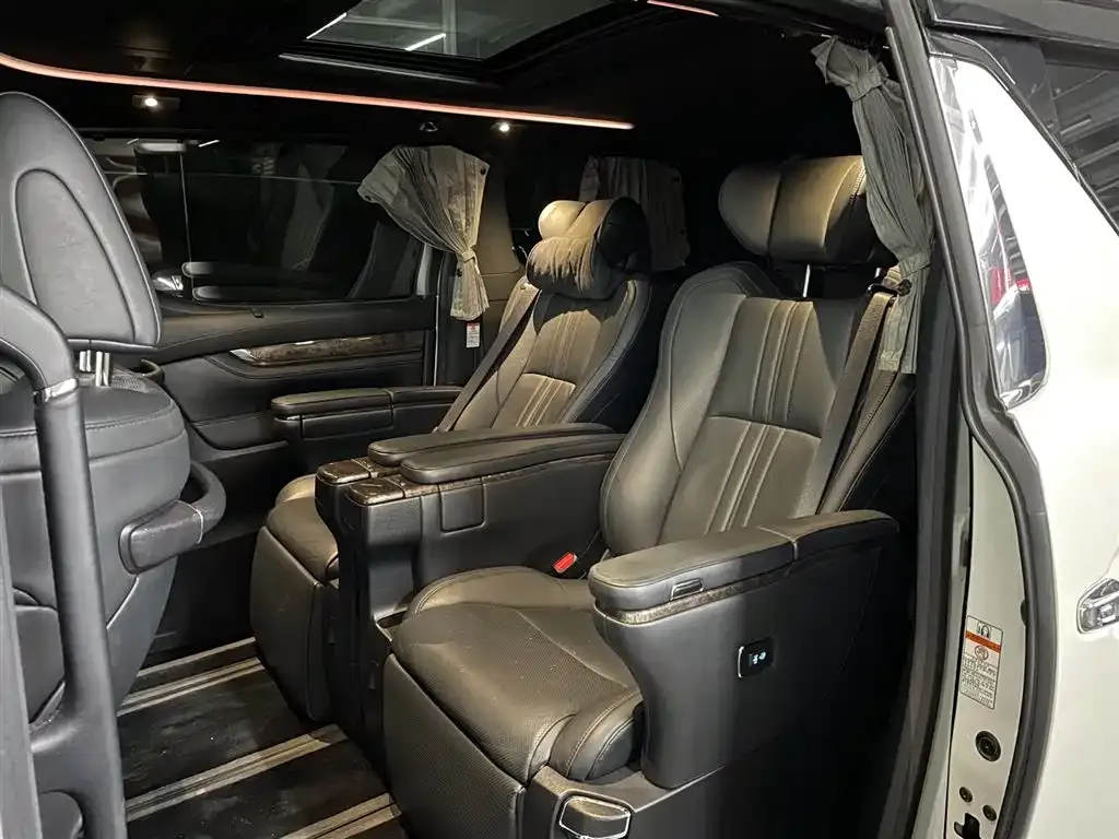 Toyota Vellfire 2021 из CN, фото 3
