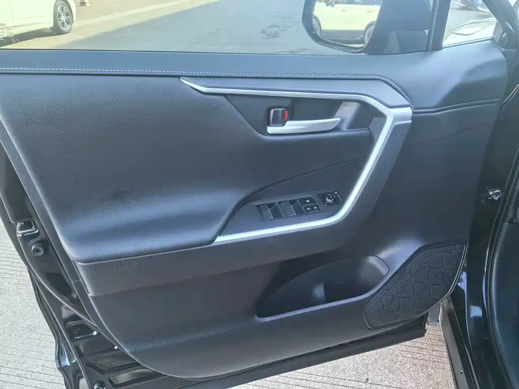 Toyota Wildlander 2024 из CN, фото 10