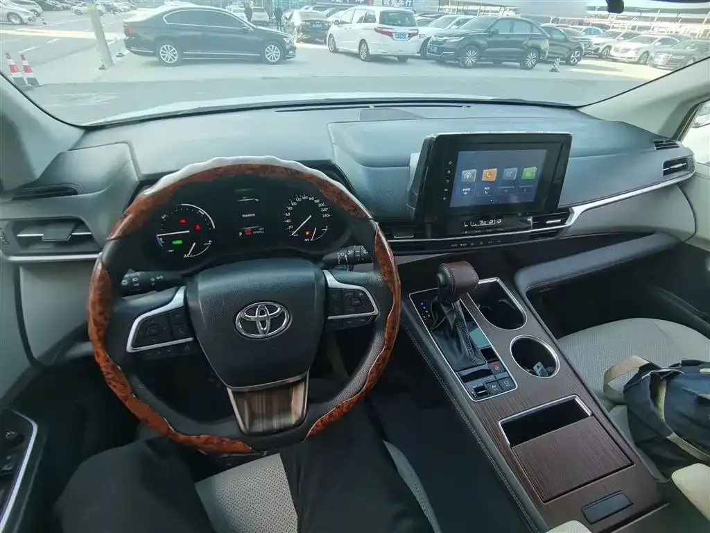 Toyota Sienna 2024 из CN, фото 10