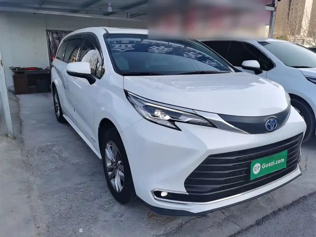 Toyota Sienna 2024 из CN, фото 3