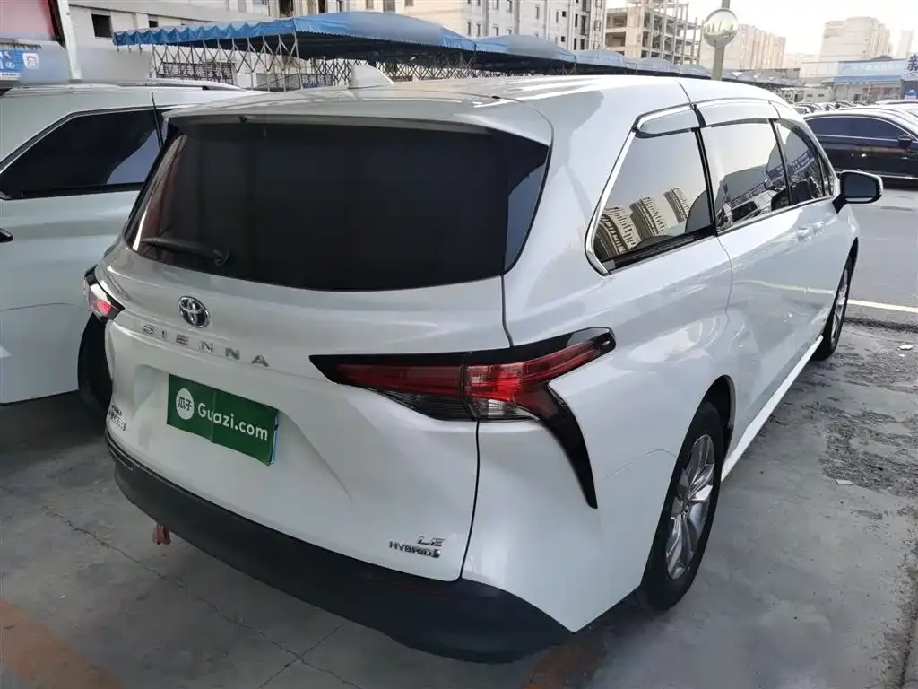 Toyota Sienna 2024 из CN, фото 2