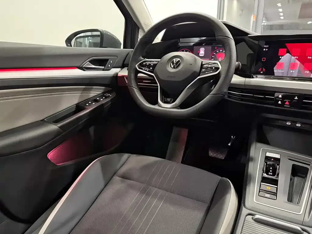 Volkswagen Golf 2022 из CN, фото 10