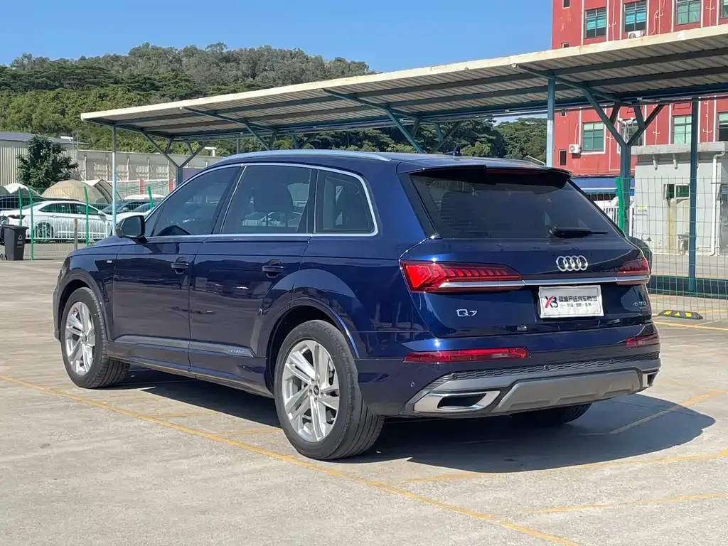 Audi Q7 2021 из CN, фото 6